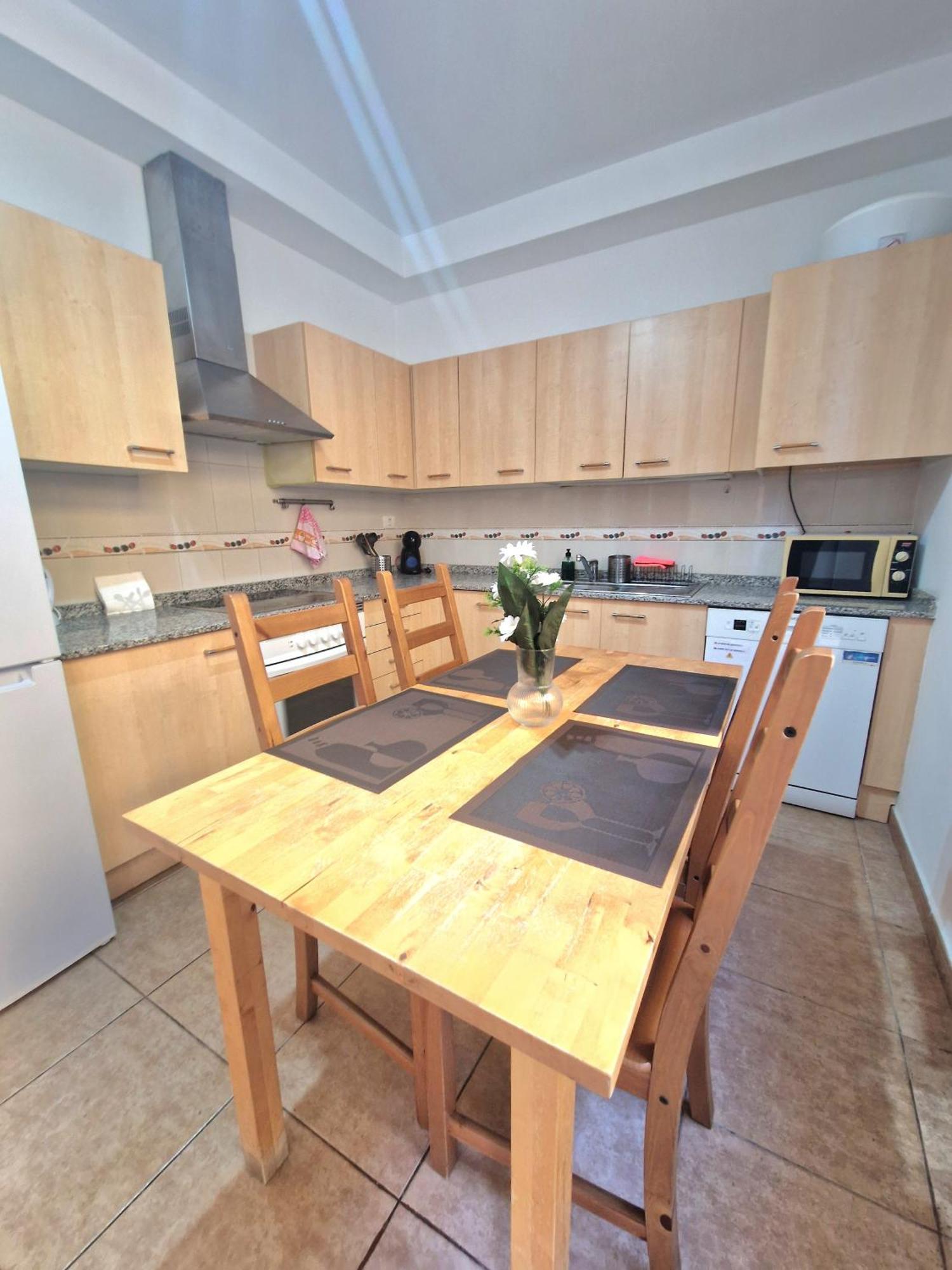 Spacious Independent Chalet Next The Airport - Sea Сан Исидро Екстериор снимка