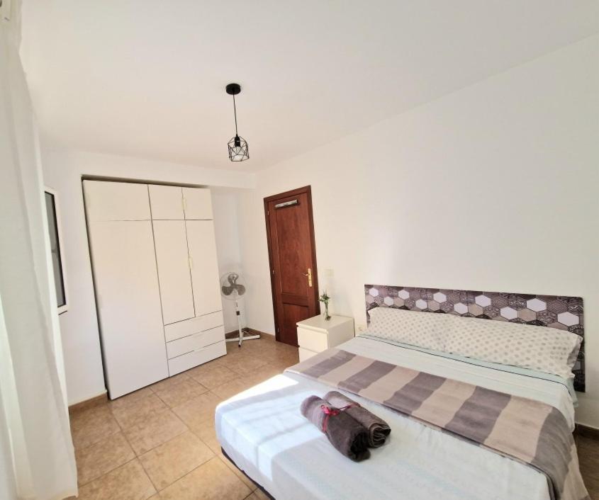 Spacious Independent Chalet Next The Airport - Sea Сан Исидро Екстериор снимка