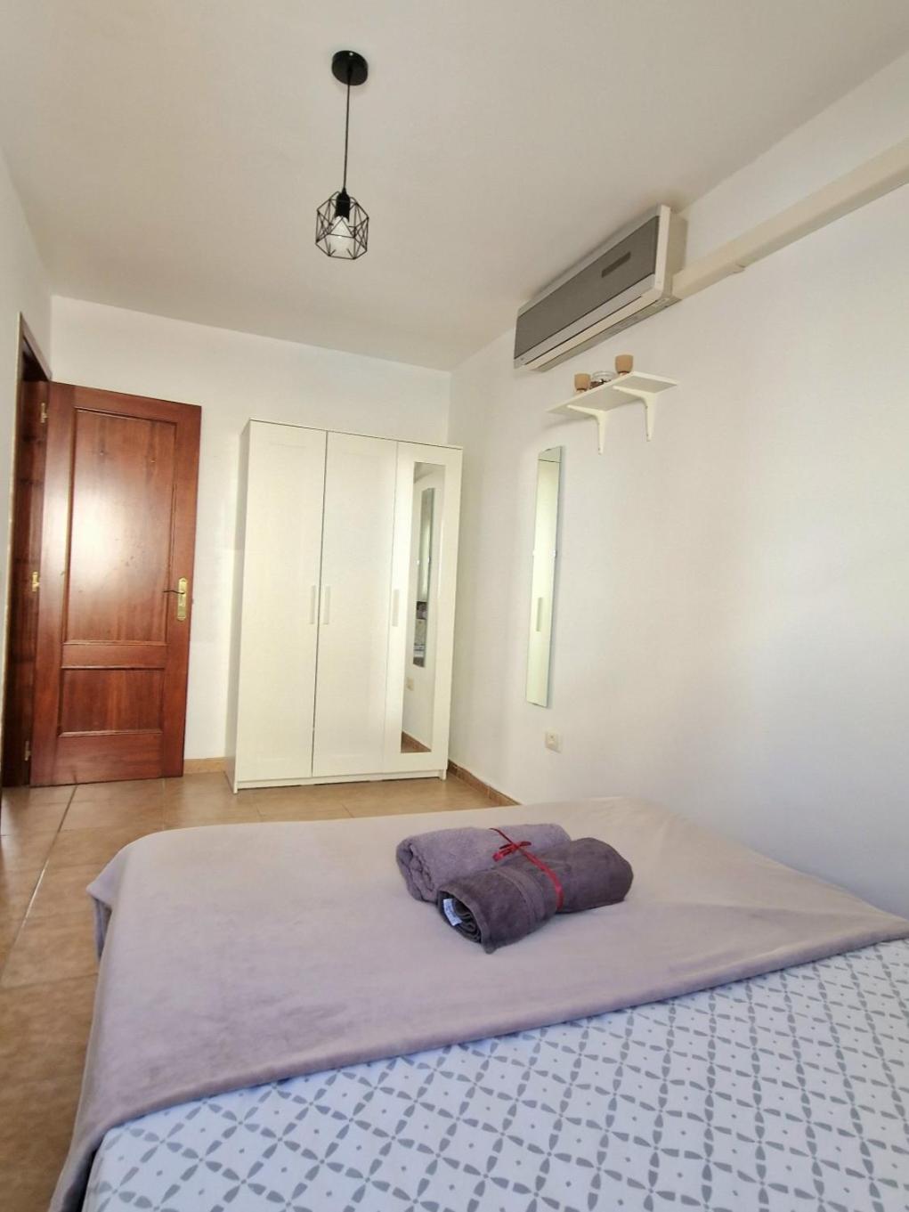 Spacious Independent Chalet Next The Airport - Sea Сан Исидро Екстериор снимка