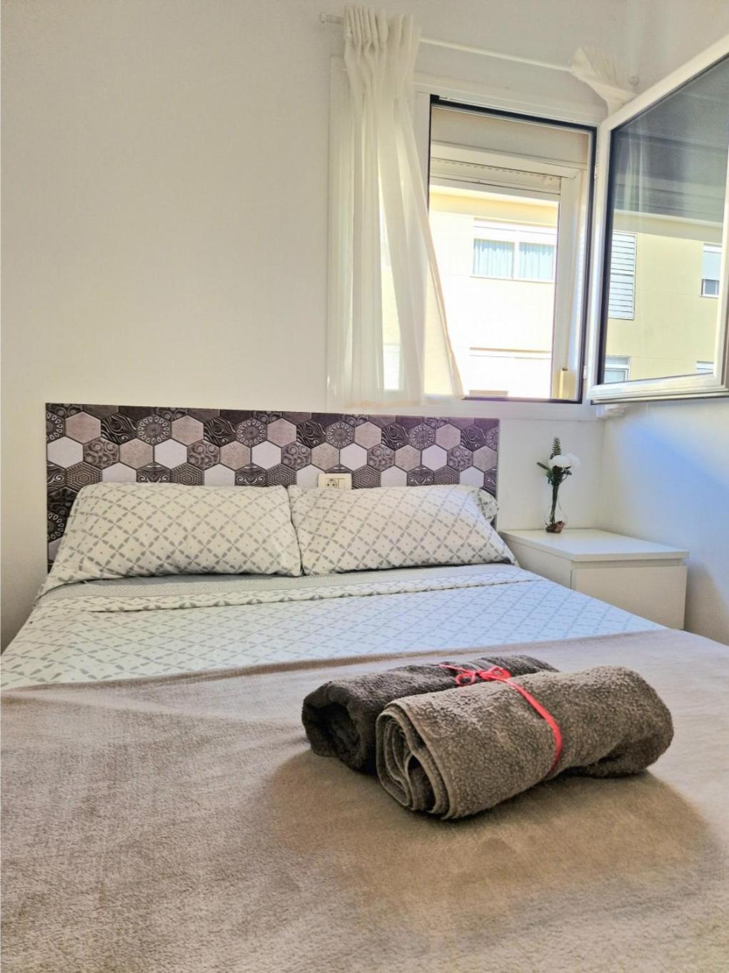 Spacious Independent Chalet Next The Airport - Sea Сан Исидро Екстериор снимка