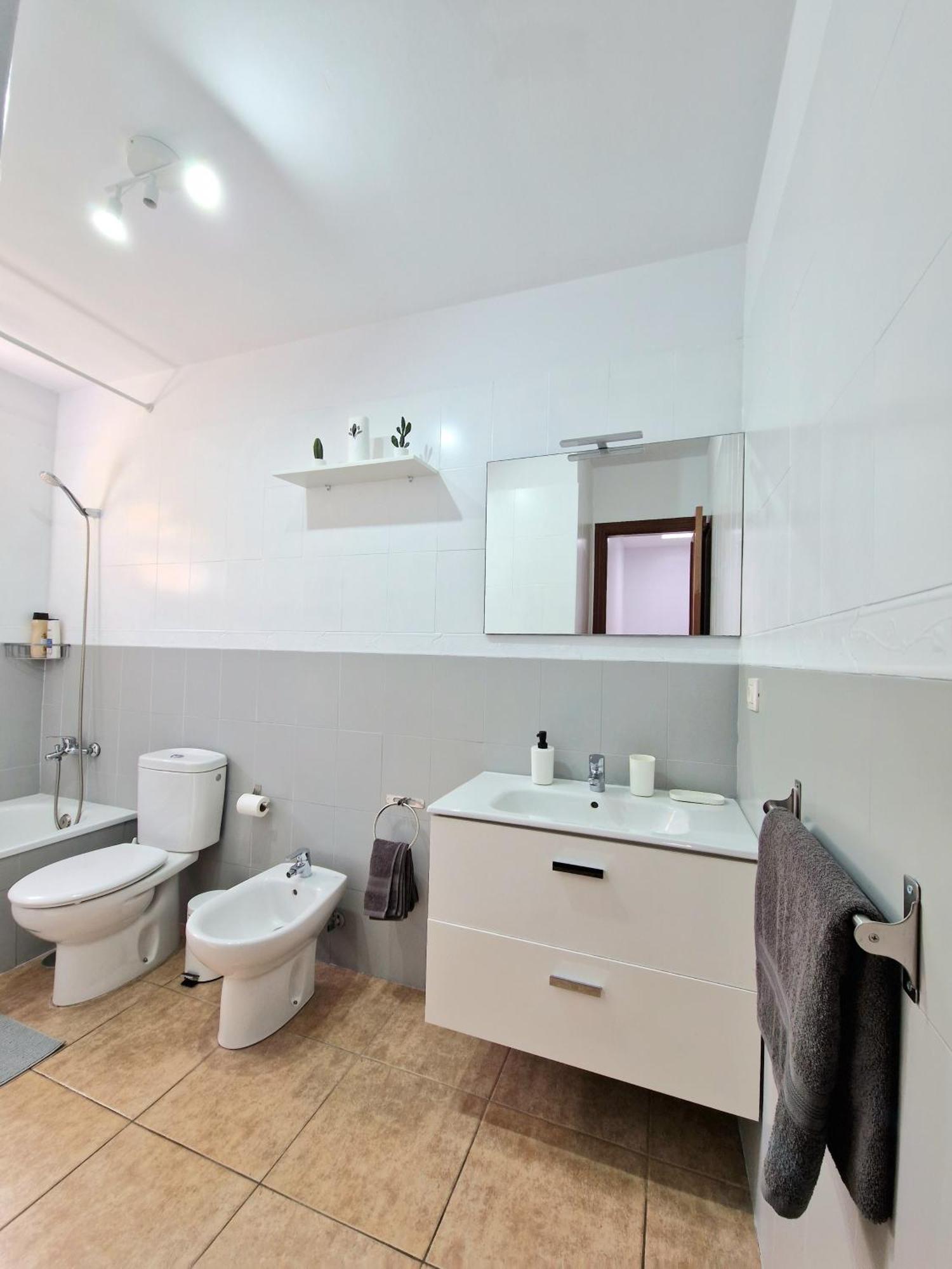 Spacious Independent Chalet Next The Airport - Sea Сан Исидро Екстериор снимка